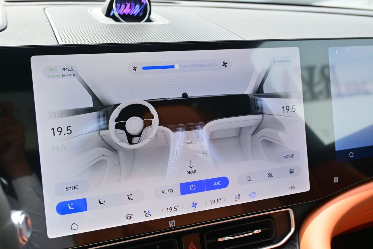 آيتو 9 AITO M9 1.5L Turbo, REEV, AWD 6 Seater, Model 2025