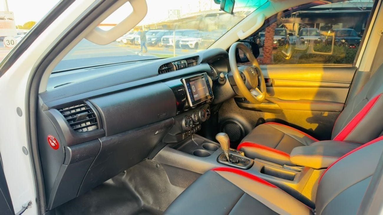 تويوتا هيلوكس GR SPORTS BODY KIT INSTALLED | LEATHER SEATS | NUDGE BAR | SPORTS BAR | 2.8L DIESEL ENGINE | AUTO |