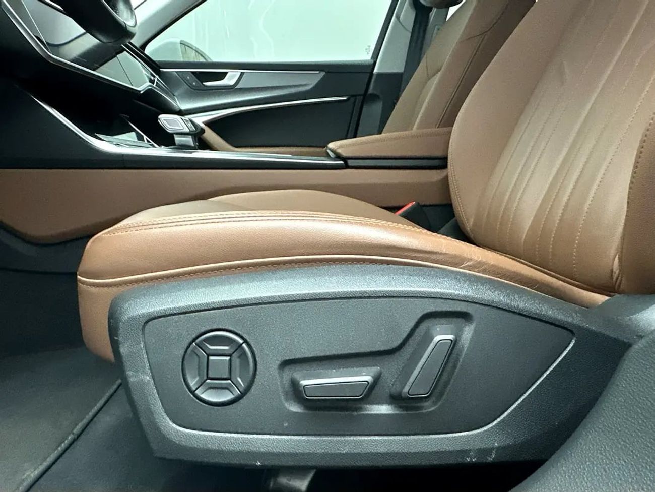 Audi A6 40 TFSI 2.0L 40 TFSI 190hp FWD Business (Ref# 081305) EXCLUSIVE RAMADAN OFFER