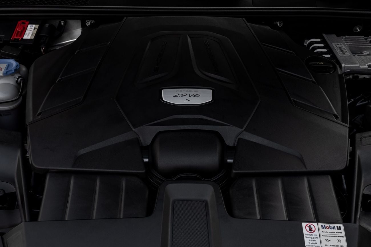 بورش كايان Cayenne V6 COUPE | 5,719 P.M | 0% Downpayment | FULL PORSCHE HISTORY!