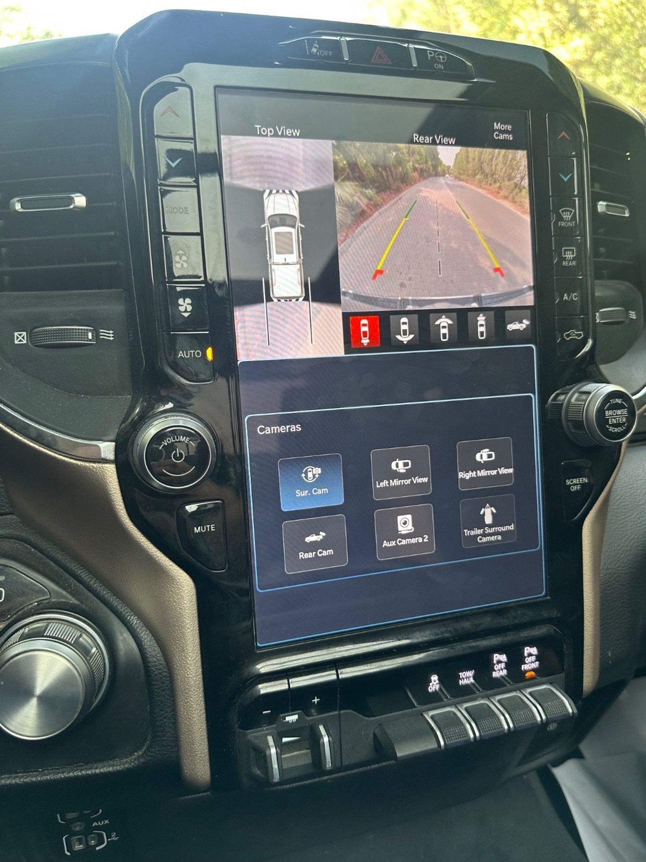 رام 1500 2022 Laramie | 5.7L HEMI V8 | 4x4 | Full Option | American Specs | Low mileage