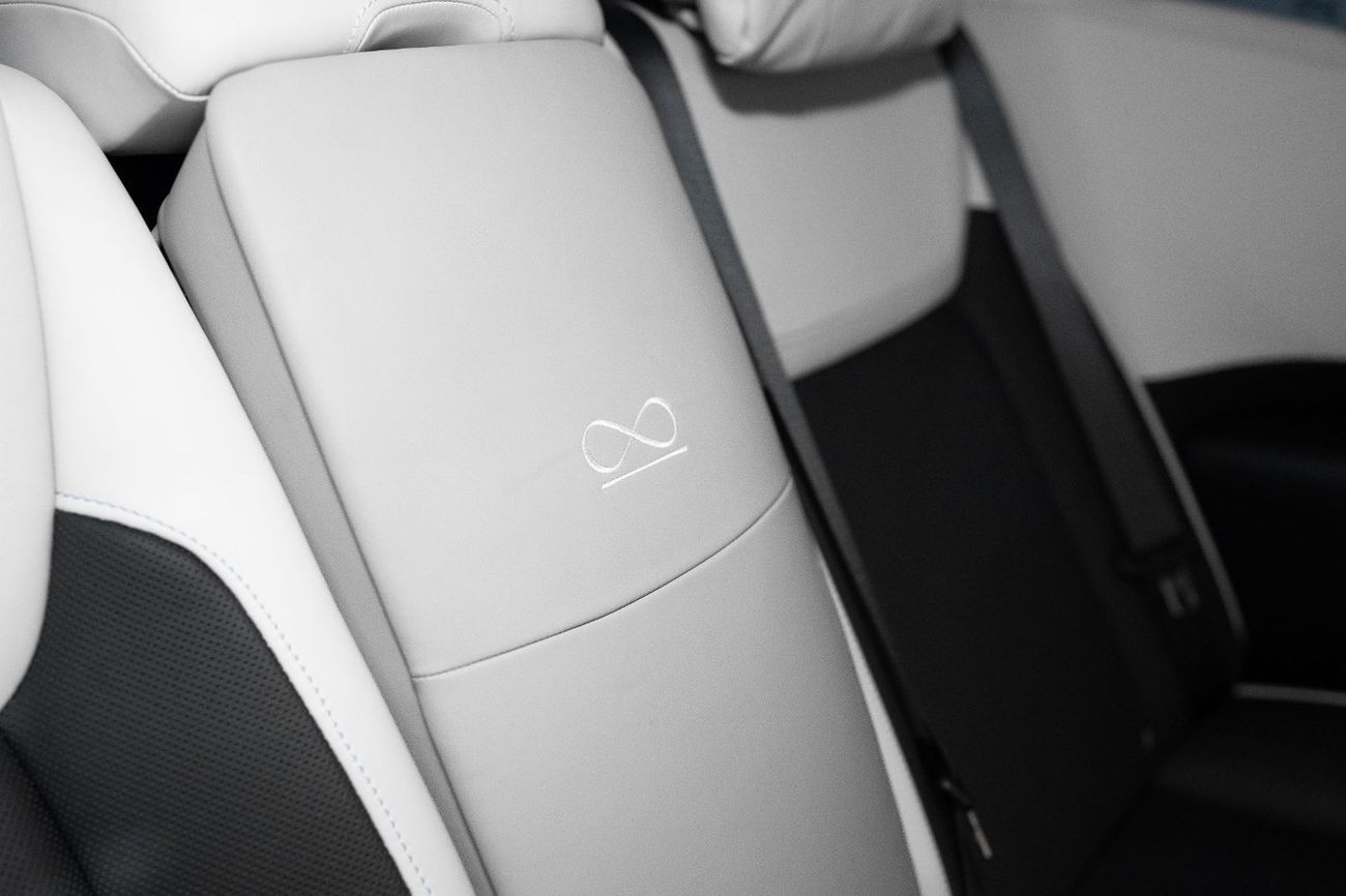 رولز رويس جوست Black Badge 6.6L