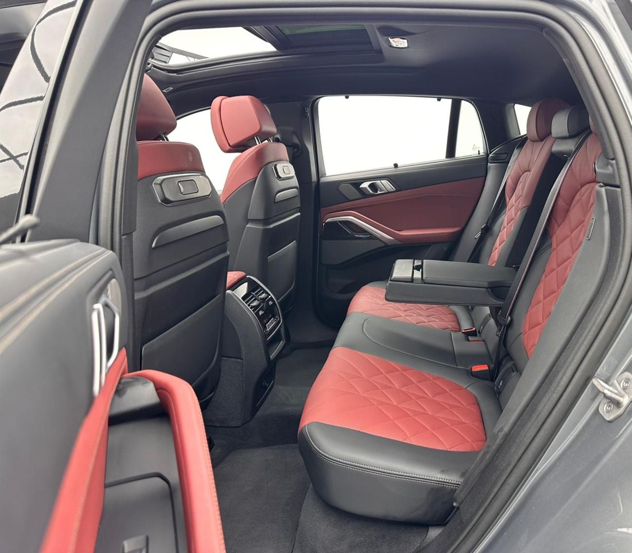 BMW X6 2025 BMW X6 xDrive40i M-Sport, Sept/2029 BMW Warranty + Service Pack, BMW Full Service History, GCC