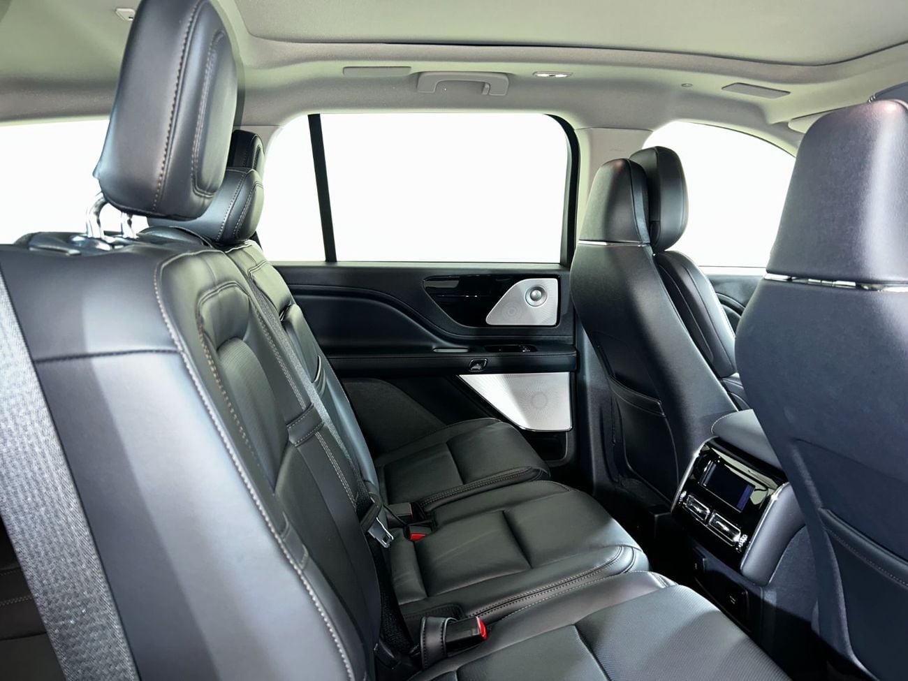 لينكولن أفياتور Reserve 3.0L AVI425W RESERVE / AL TAYER MOTORS / AL QOUZ SHOWROOM