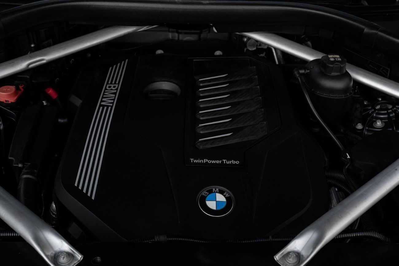 BMW X5 40i M-Kit | 3,427 P.M | 0% Downpayment | Immaculate Condition!