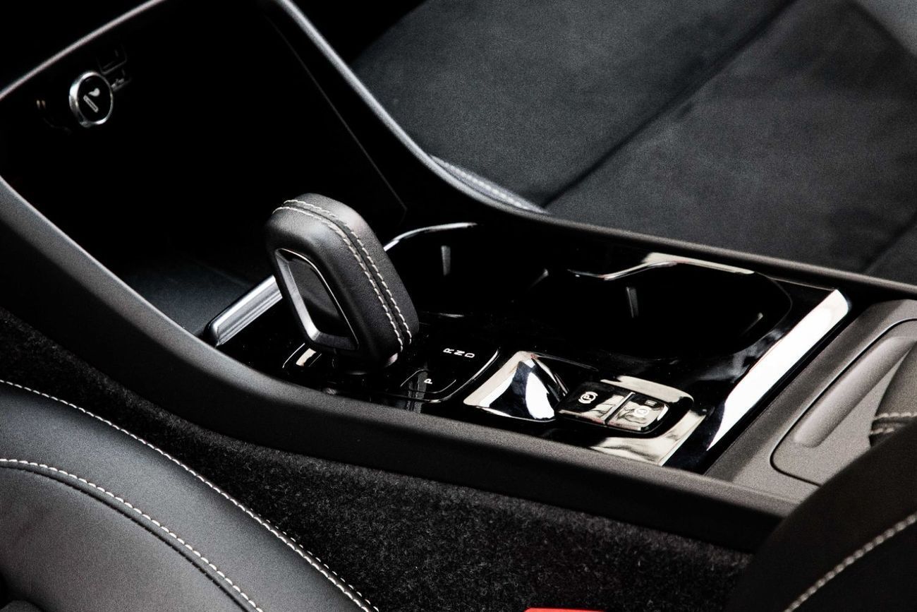 فولفو XC 40 T4 R-Design | 2,135 P.M  | 0% Downpayment | Volvo Warranty!