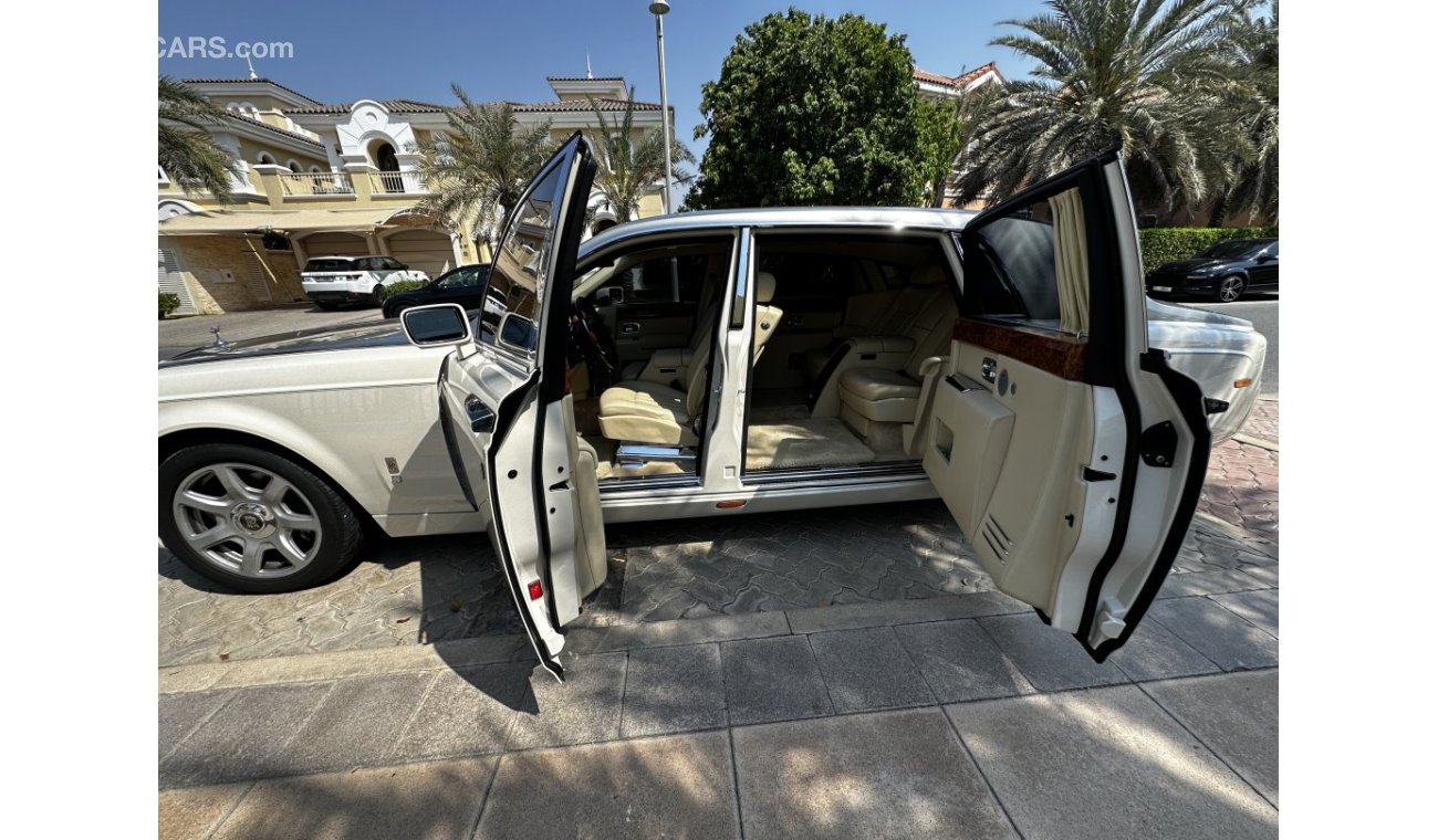Rolls-Royce Phantom Long VIP Base