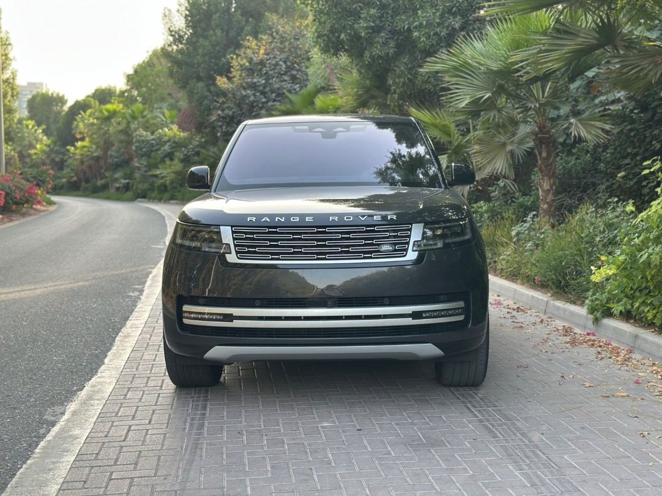 Land Rover Range Rover 2024 Autobiography P550e 3.0L Turbocharged Inline-6 Plug-in Hybrid – 542 HP | AWD | Full Options