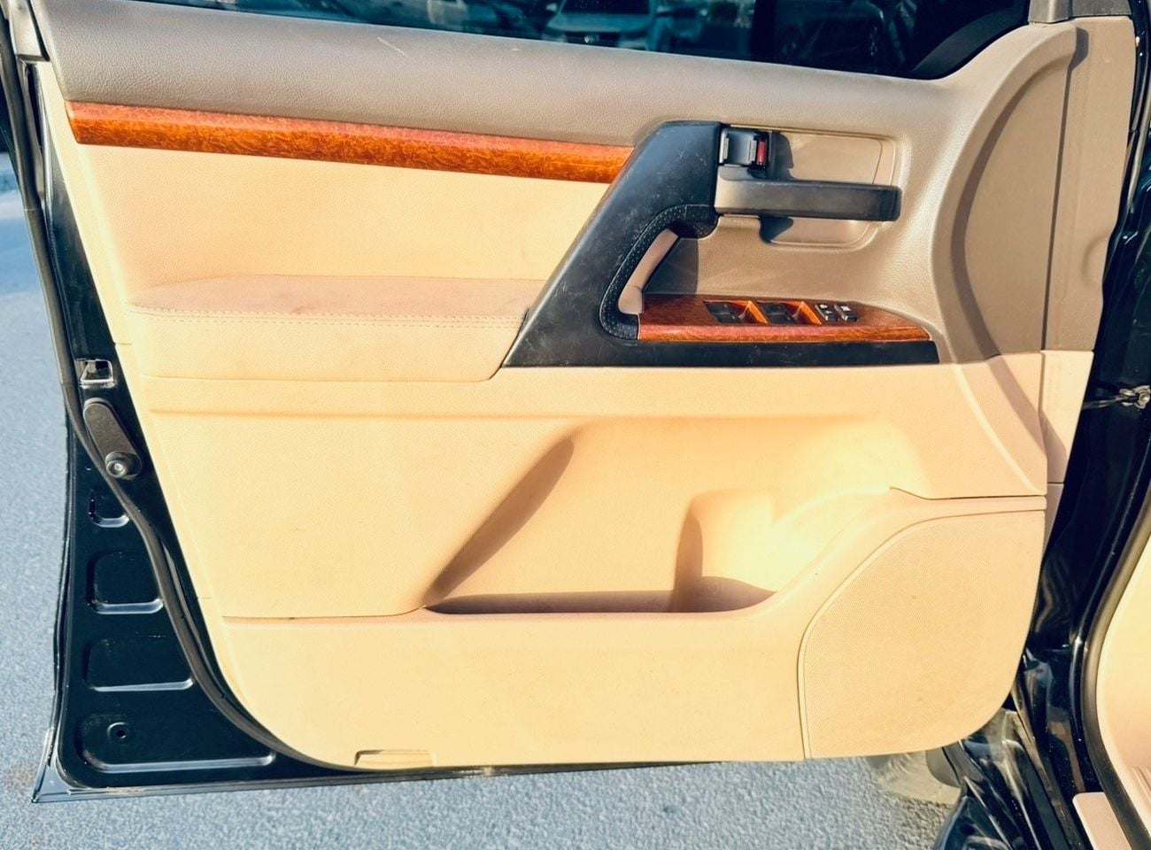 تويوتا لاند كروزر GXR 4.6L