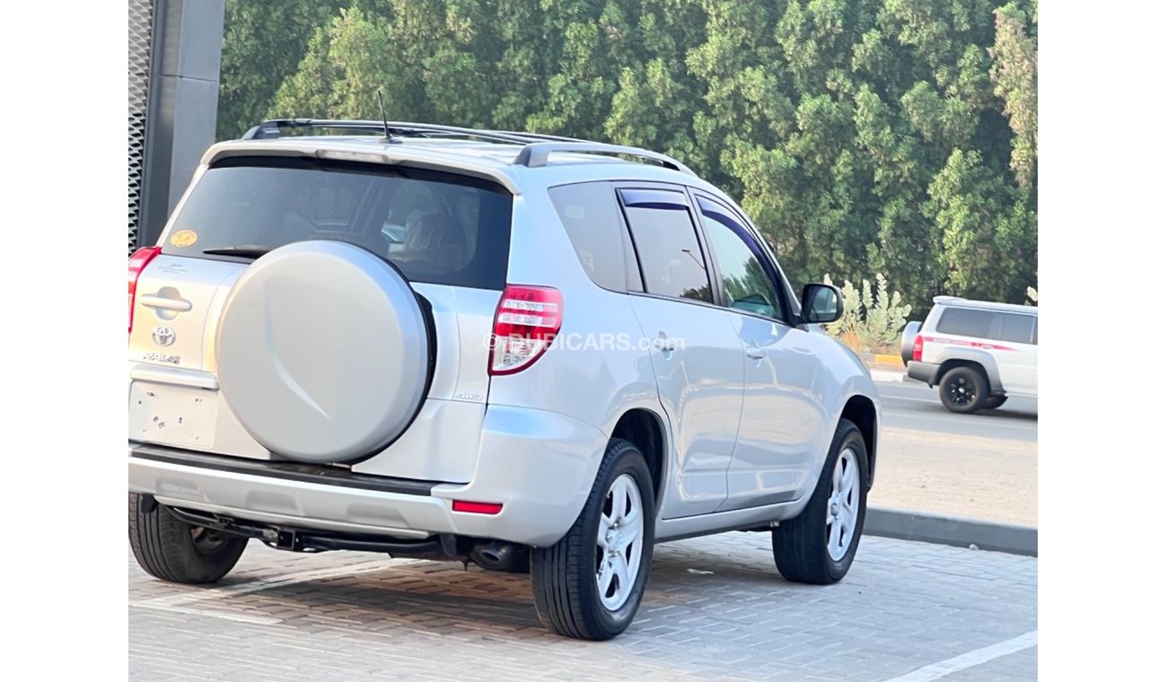 Used Toyota RAV4 2011 for sale in Sharjah - 640620