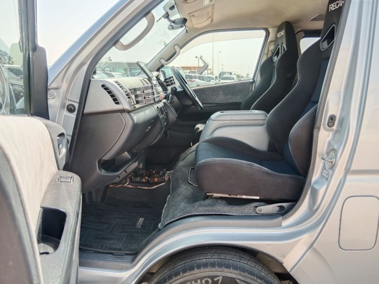 Toyota Hiace TOYOTA HIACE VAN RIGHT HAND DRIVE (PM1282)