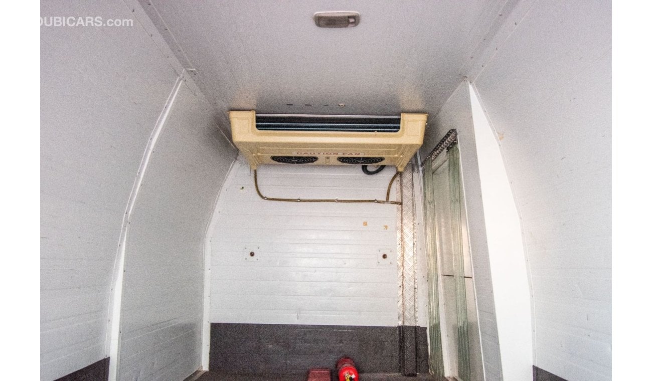 تويوتا هاياس 2011 | TOYOTA HIACE HIGH-ROOF CHILLER | THERMAL 1400R VAN 3-SEATER | 5-DOORS | GCC | VERY WELL-MAINT