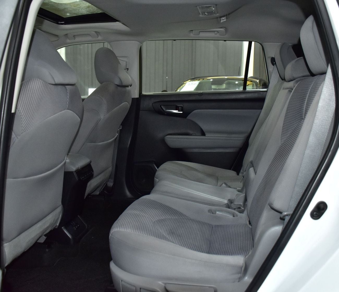 Toyota Highlander GLE HEV EXCELLENT DEAL for our Toyota Highlander Hybrid ( 2023 Model ) in White Color GCC Specs
