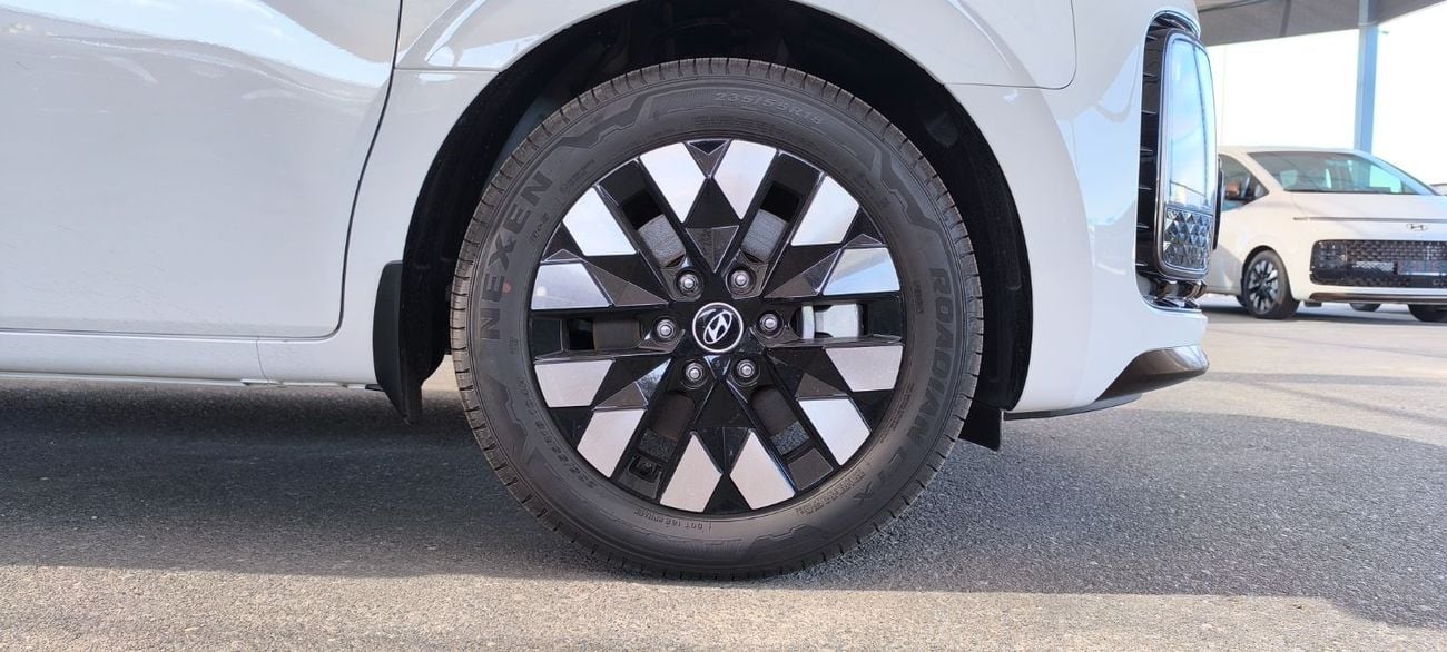 Hyundai Staria 3.5L Luxury (7 Seater)