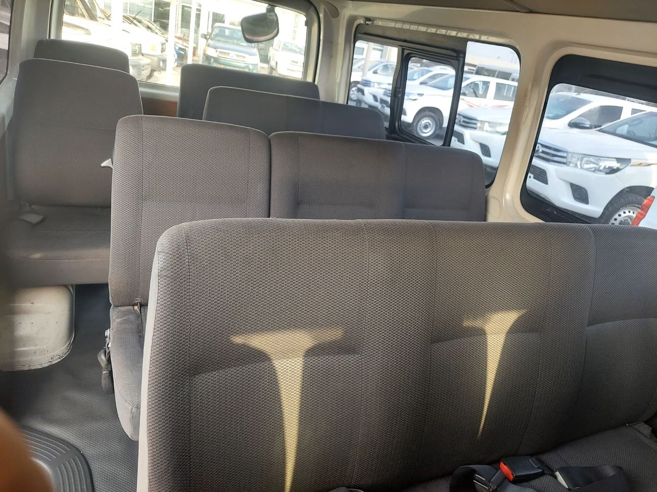 Toyota Hiace 2.5l DIESEL MANUAL TRANSMISSION