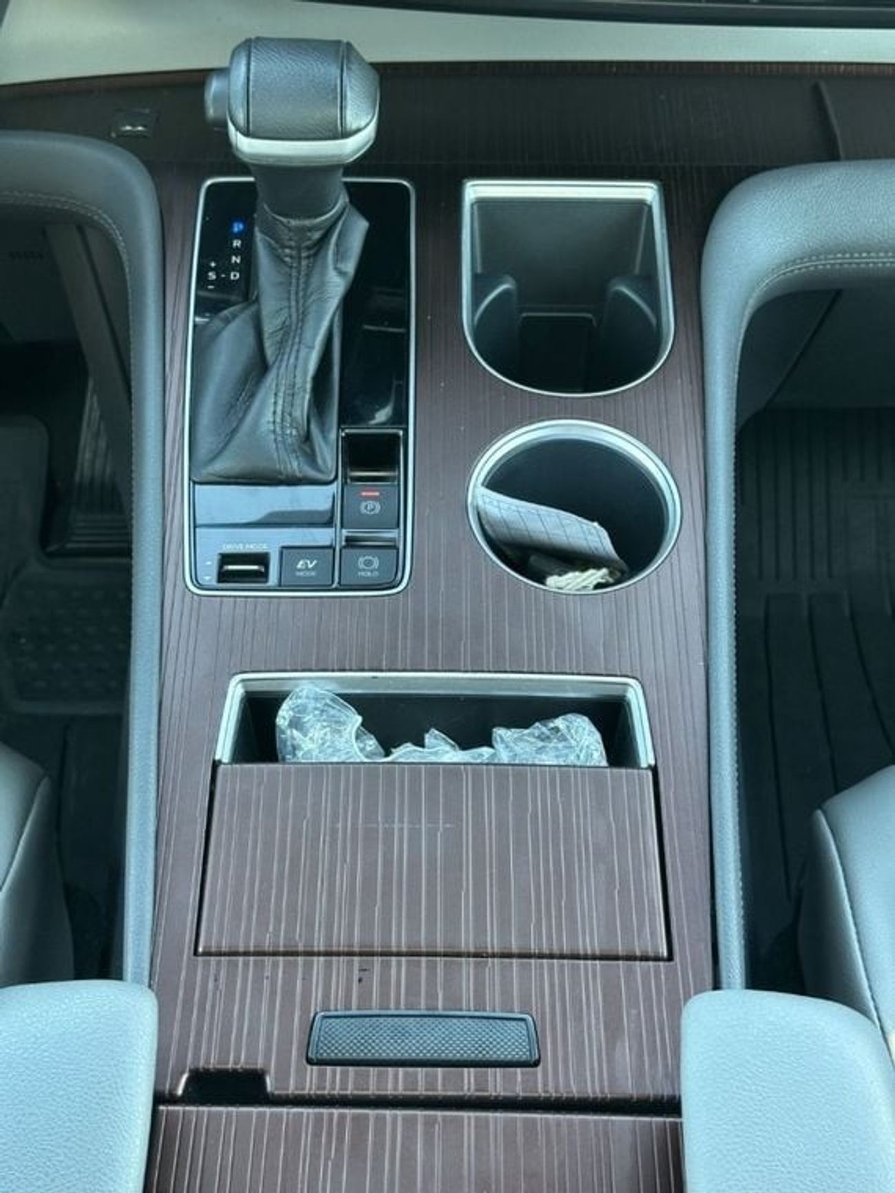 Toyota Sienna Hybrid XLE premium Full Option