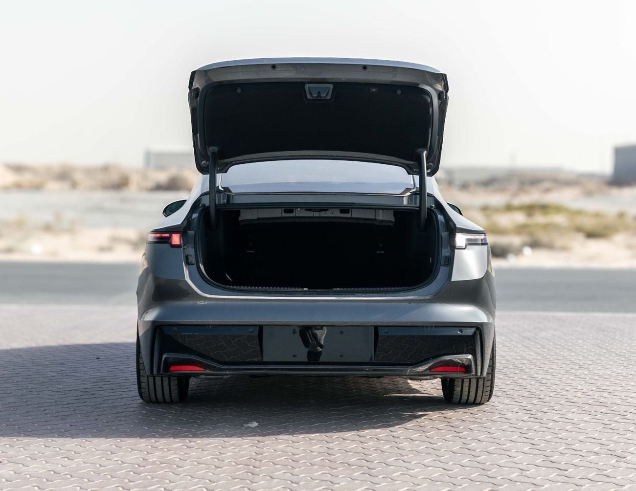 لينك أند كو Z10 2025 Lynk & Co Z10 Max - Fluid Grey Inside Beige