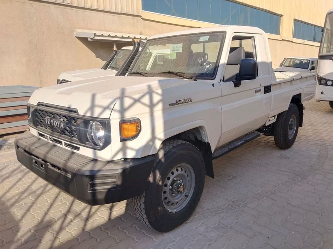تويوتا لاند كروزر بيك آب SC 4.0L LAND CRUISER LC79 SC 4.2L DIESEL 2025