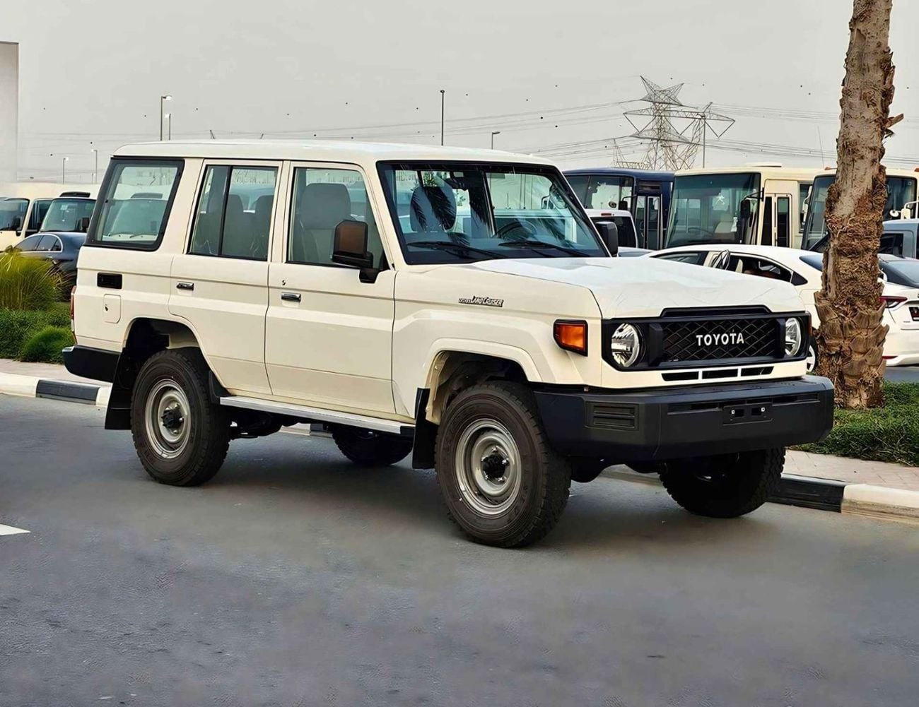 Toyota Land Cruiser 70 TOYOTA LAND CRUISER HARDTOP 76 / DIESEL 4.2L / 5 PORTAS Preço especial para Angola com Portes Incluí