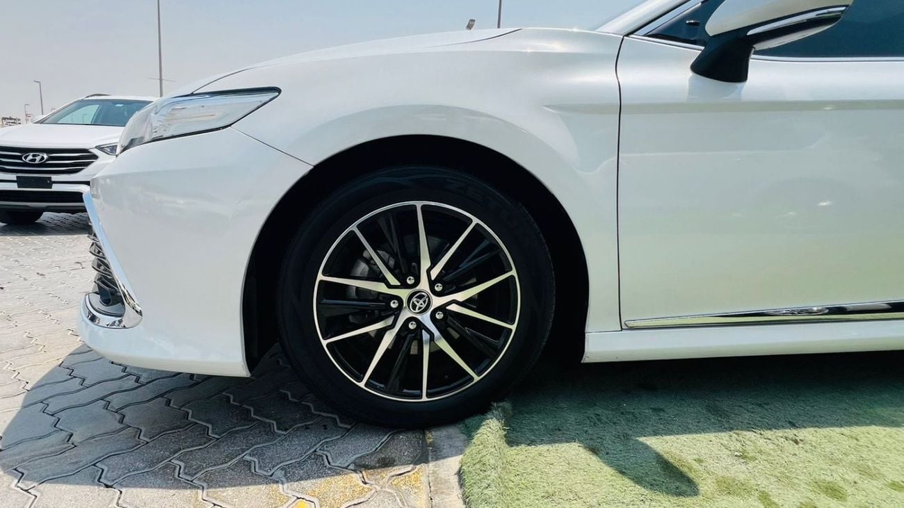 تويوتا كامري LUMIERE HEV LIMITED