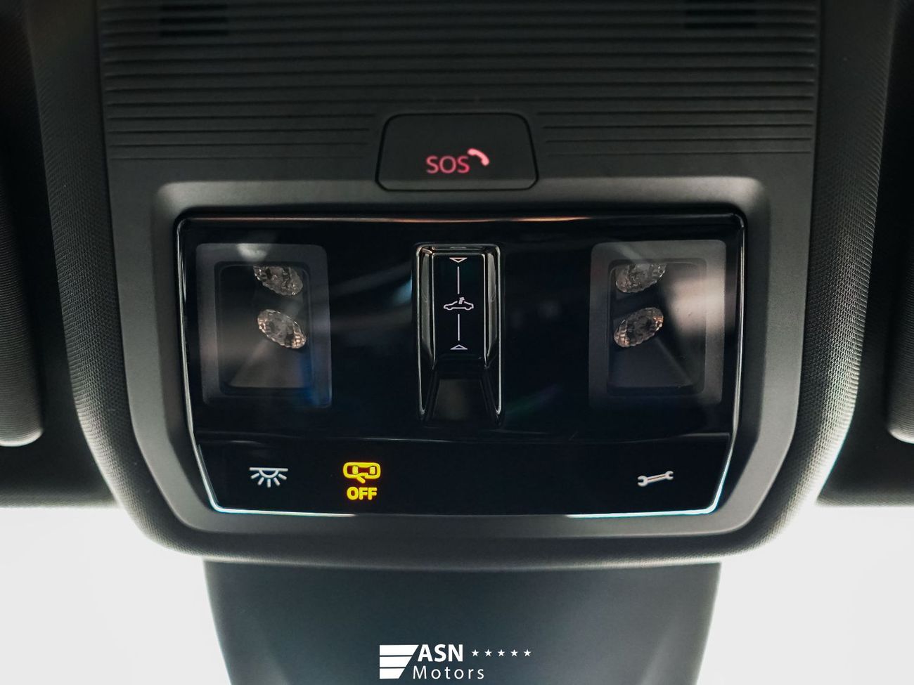 فولكس واجن جولف R-Line Black Package 1.5 Turbo 2025 (Harman Kardon + HUD)