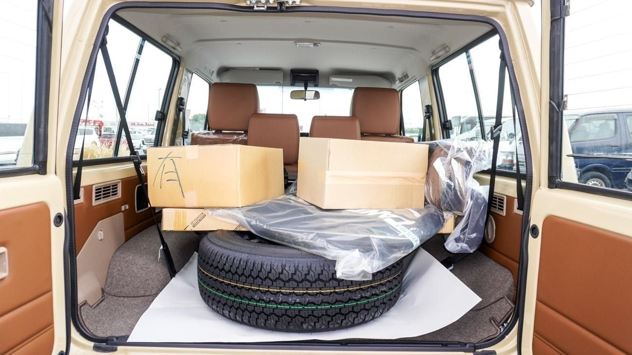 Toyota Land Cruiser 70 HT VXR LX 4.0 L V6