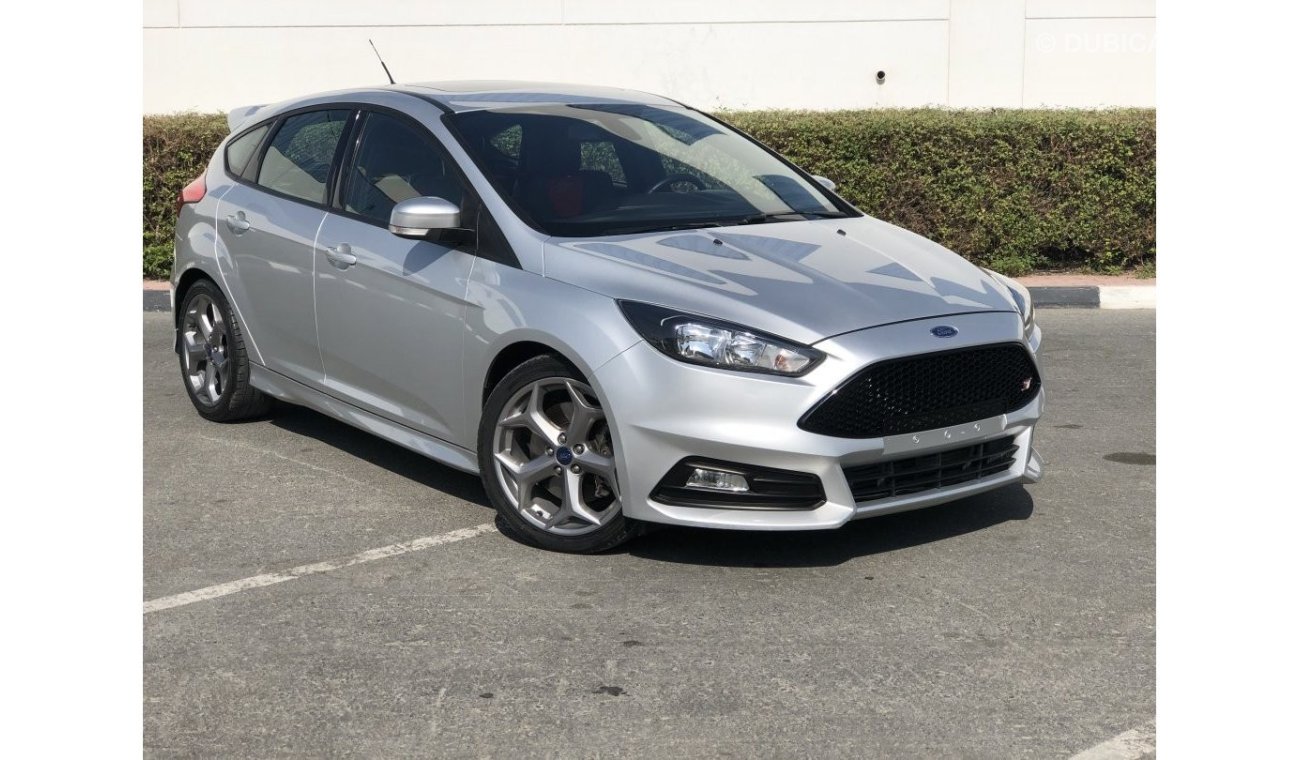 فورد فوكاس FORD FOCUS ST 2016 FULL OPTION ONLY 926X60 MONTHALY FREE UNLIMETED KILOMETER WARRANTY