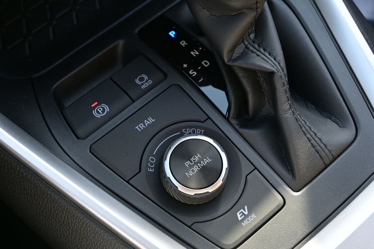 Toyota RAV4 Toyota RAV4 2.5L XLE-G Hybrid AWD, Model 2025 Color White