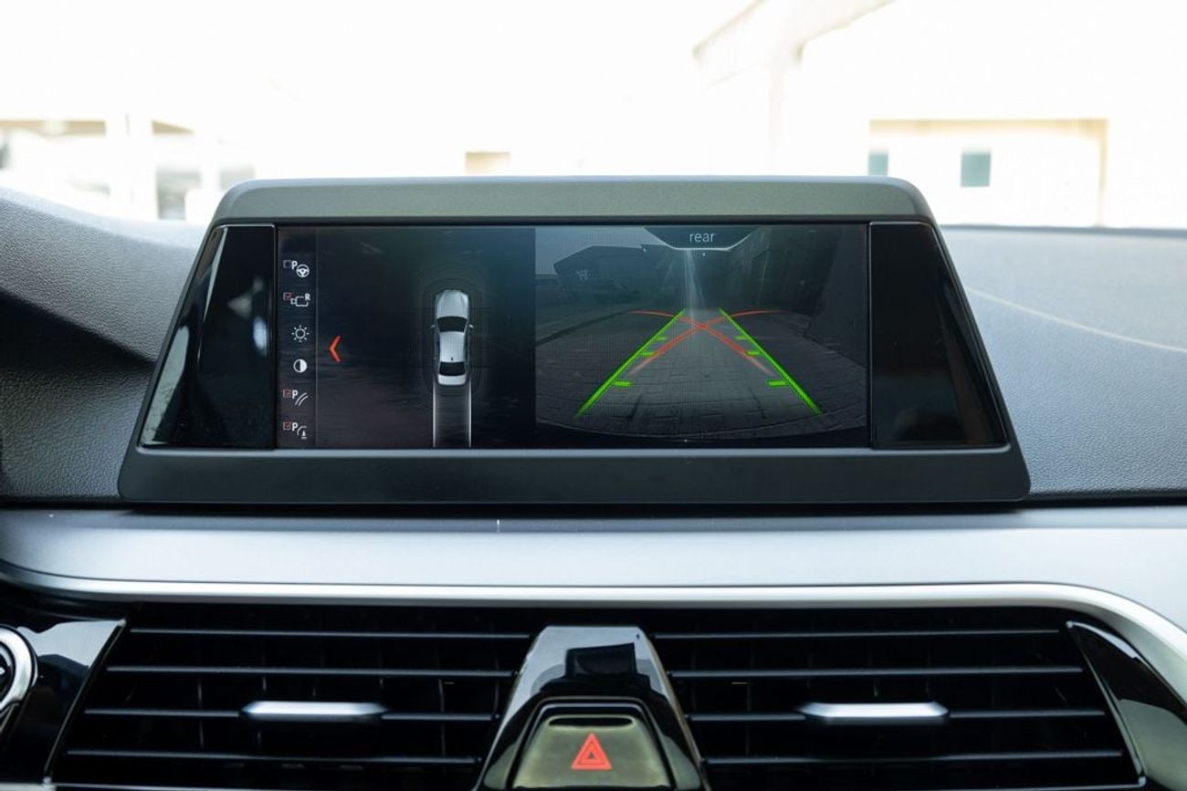 بي أم دبليو 520i Std 2.0L