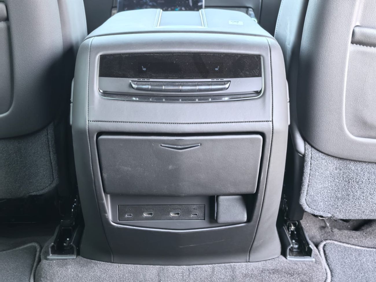 Cadillac Escalade ESV(Long)Sport Platinum Onyx Black Pkg | Fridge | 545k for local registration