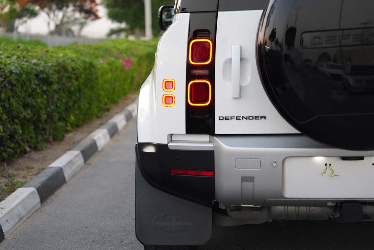 لاند روفر Defender 110 Land Rover Defender 110 D300 SE (Right Hand)