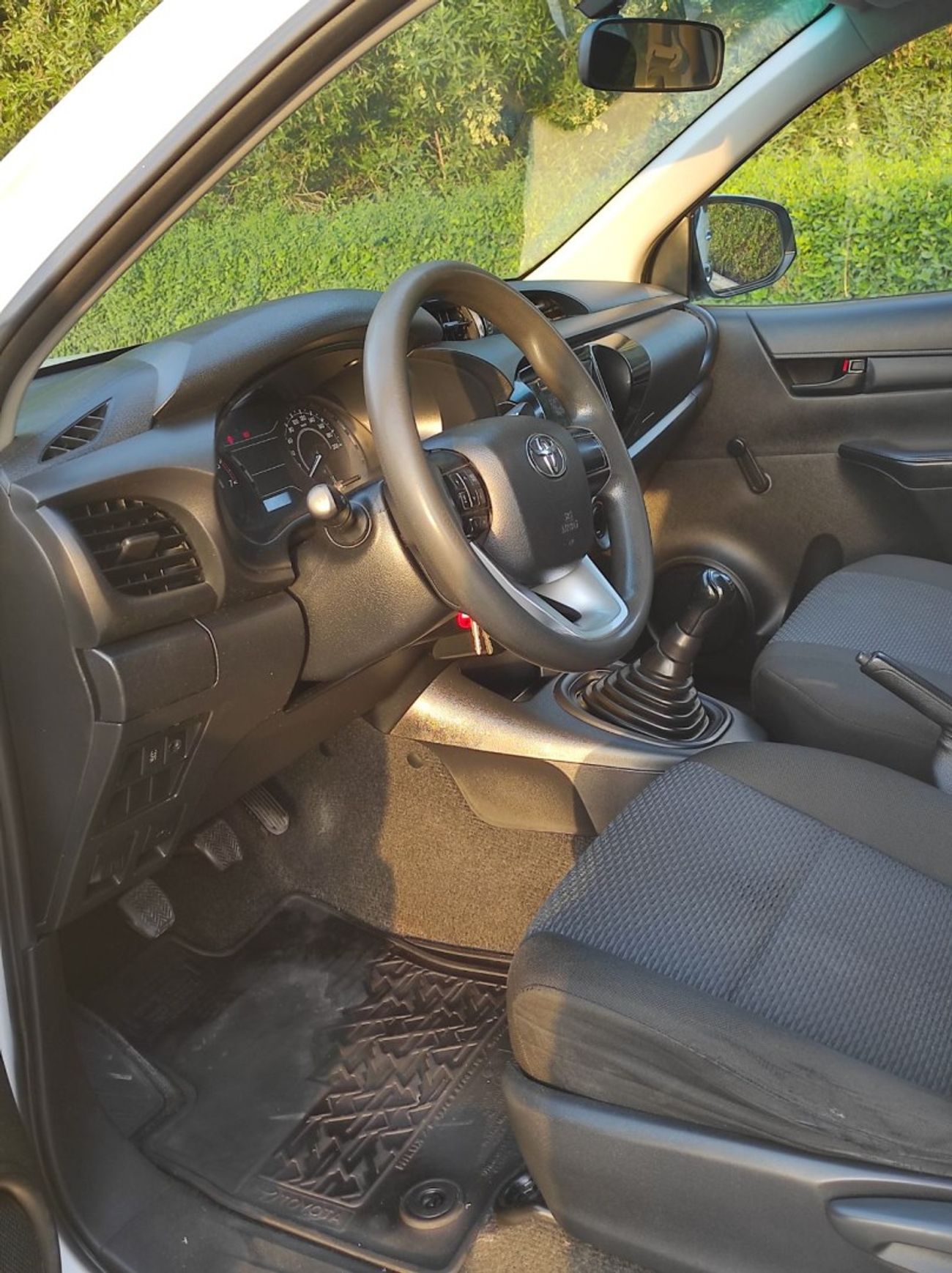 Toyota Hilux DLS 2.7L Toyota Hilux 2020 4×2 Full manual