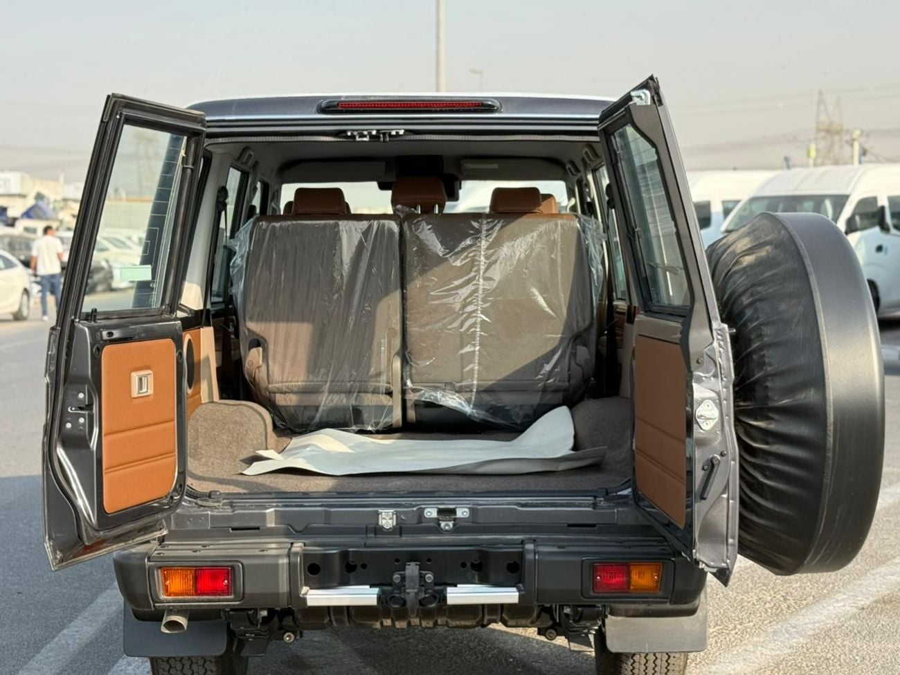 Toyota Land Cruiser 70 HT VXR 4.0L LC76 5 DOORS