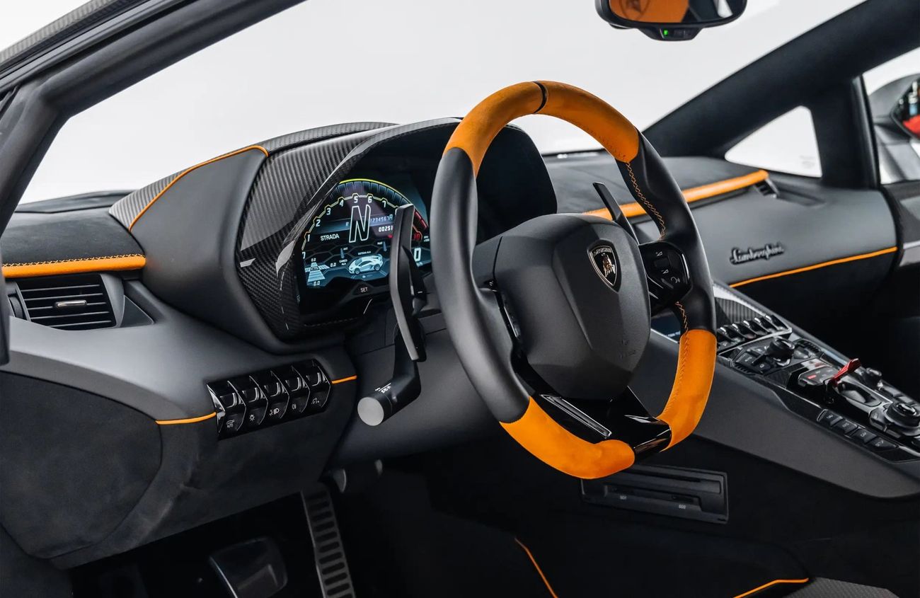 لامبورغيني أفينتادور 6.5L 12 Cylinder Naturally Aspirated Engine