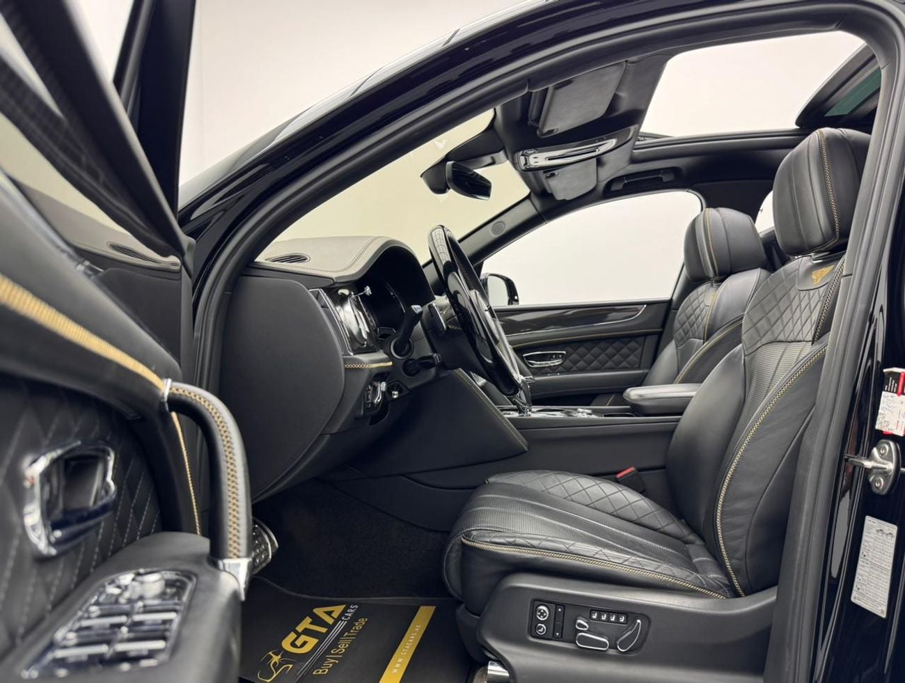 Bentley Bentayga 2020 Bentley Bentayga Signature, Warranty, Full Service History, GCC