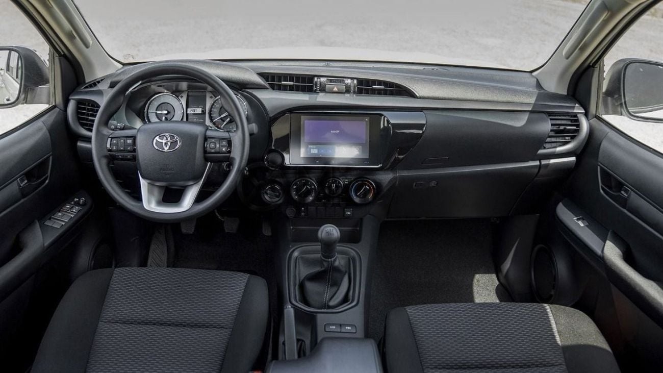 تويوتا هيلوكس (LHD) TOYOTA HILUX DC COMFORT PLUS 2.4D MT 4X4 MY2024 - WHITE