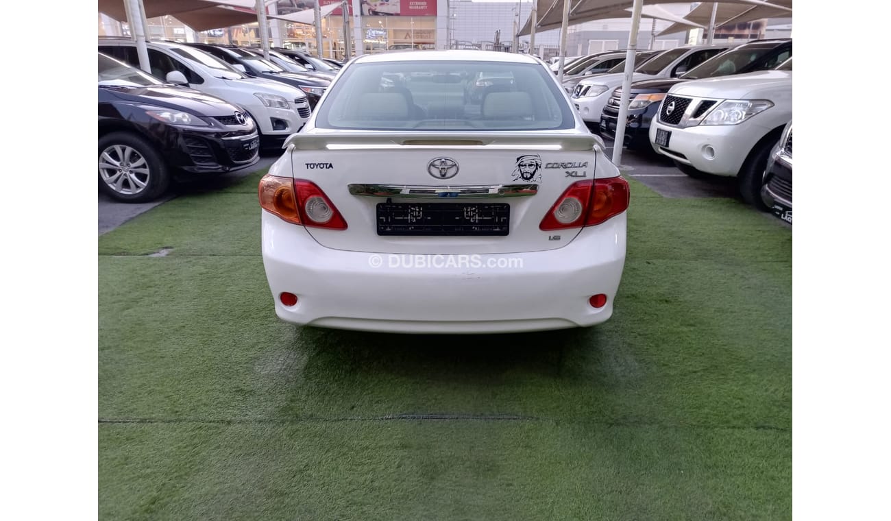 تويوتا كورولا موديل 2013 خليجى 1600 CC لون ابيض داخل بيج بدون حوادث بحالة ممتازة لاتحتاج لأى مصاريف