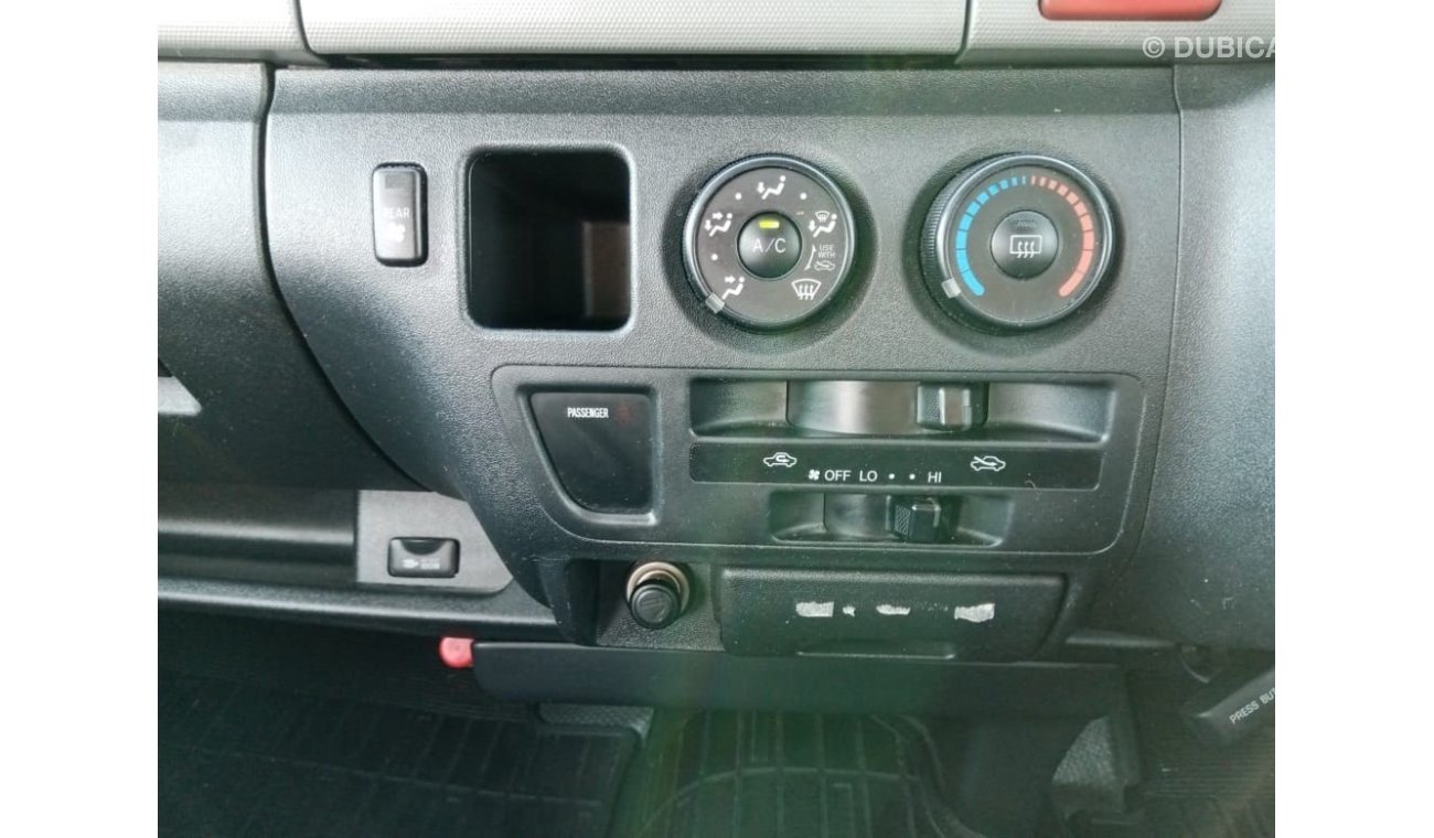 Toyota Hiace TOYOTA HIACE RIGHT HAND DRIVE (PM1022)