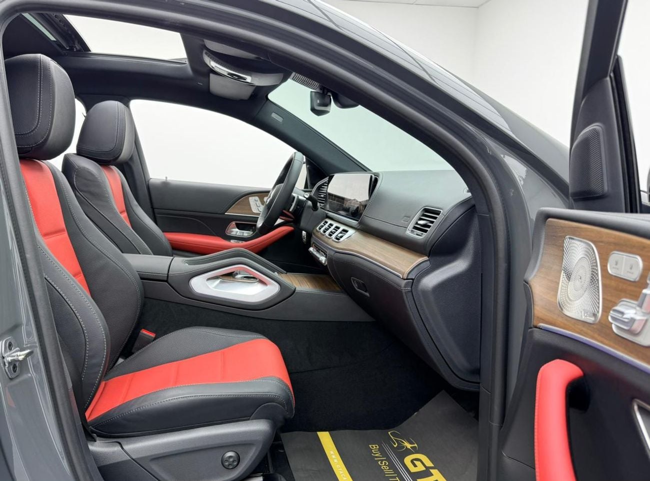 مرسيدس بنز GLE 450 AMG 2025 Mercedes Benz GLE 450 Coupe 4MATIC, 2030 Mercedes Warranty, Low Km, Excellent Condition, GCC