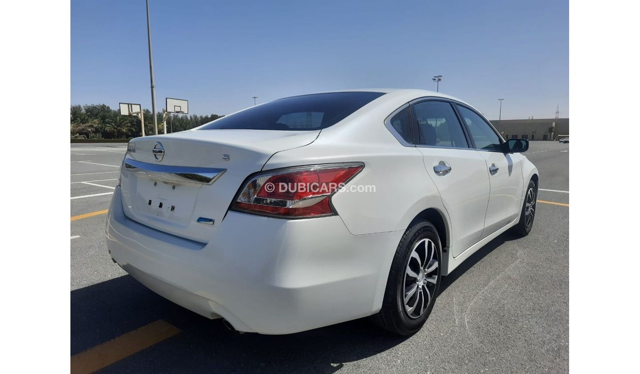 Nissan Altima SV Nissan altima 2015 full automatic accident free