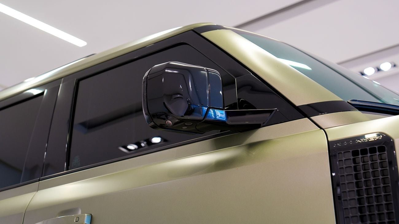 Land Rover Defender P400 110 HSE 3.0L (5 Seater)