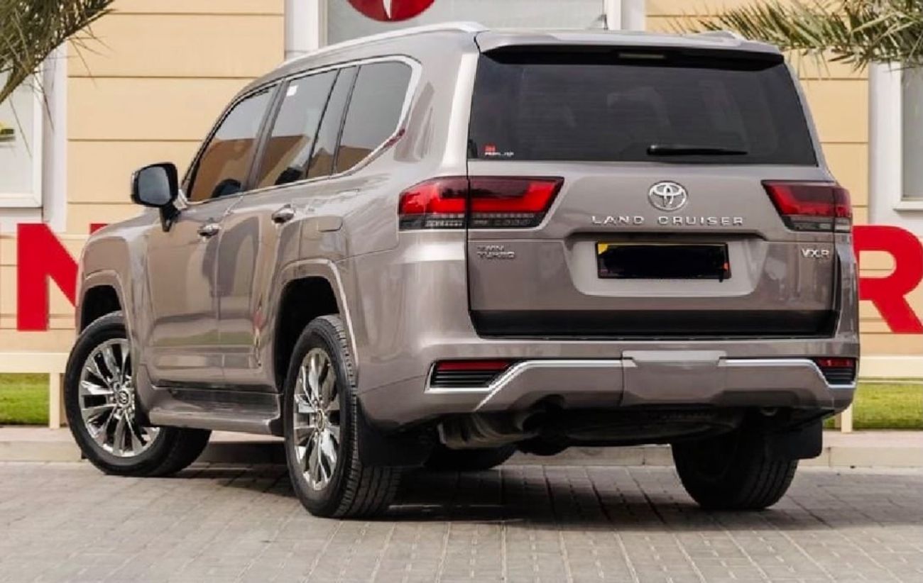 تويوتا لاند كروزر 2022 Model VXR Twin Turbo Full Option Red and Black interior New Arrival Very Clean And Perfect Cond