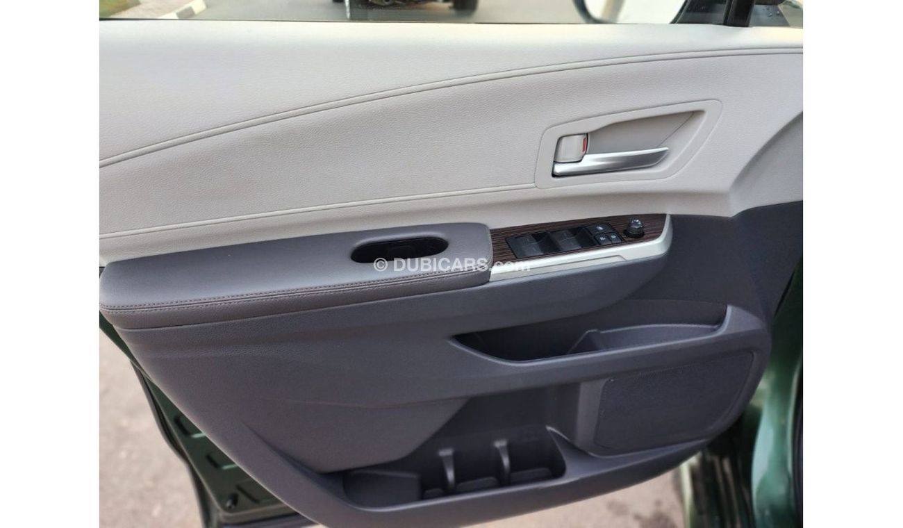 Toyota Sienna Toyota Sienna XLE Hybrid Green Full Option