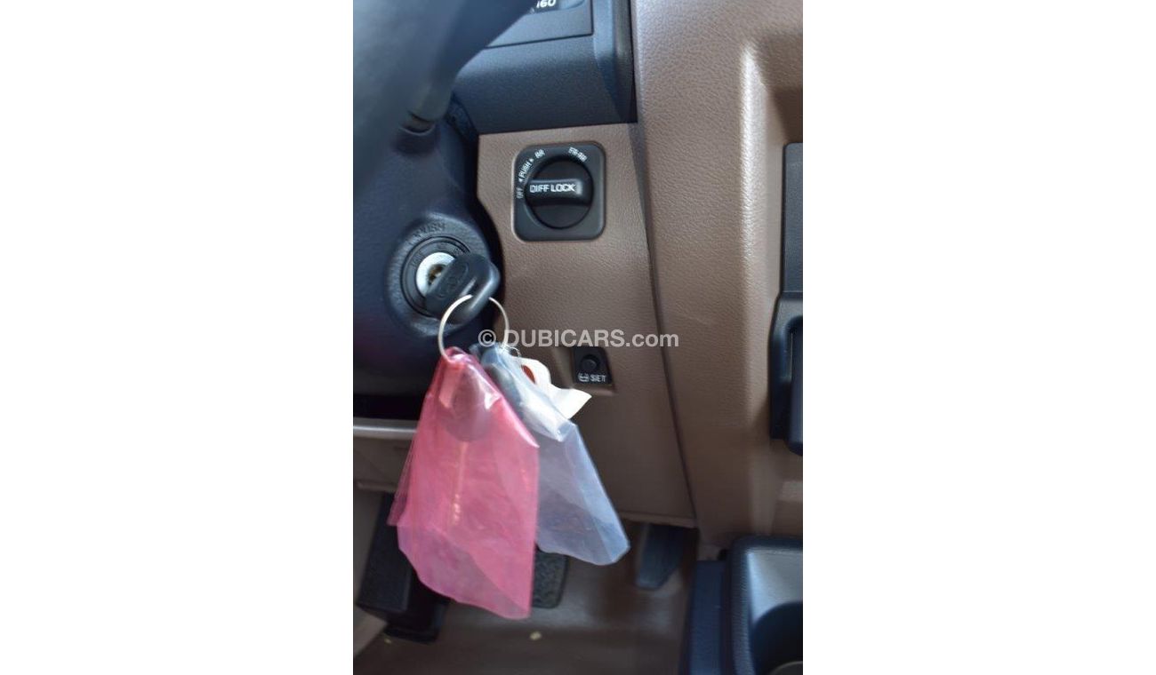 تويوتا لاند كروزر 70 V6 4.0L Petrol 4WD 7 Seater Manual Transmission - EURO 4