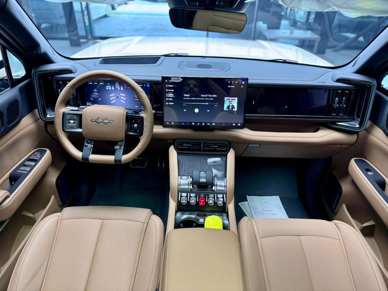 BYD Leopard 5 Leopard 5 2025 white color