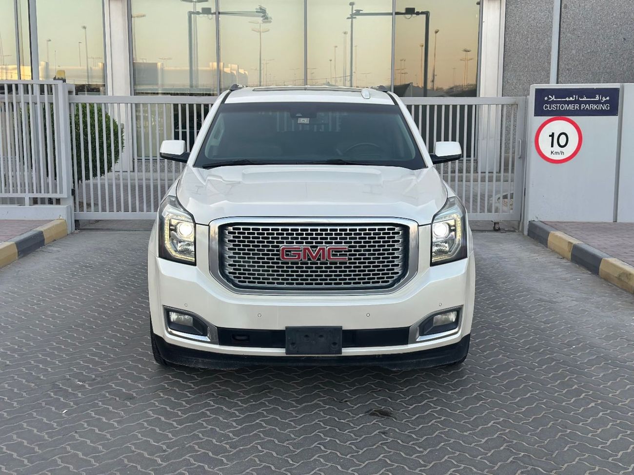 GMC Yukon Denali 6.2L (8 Seater)