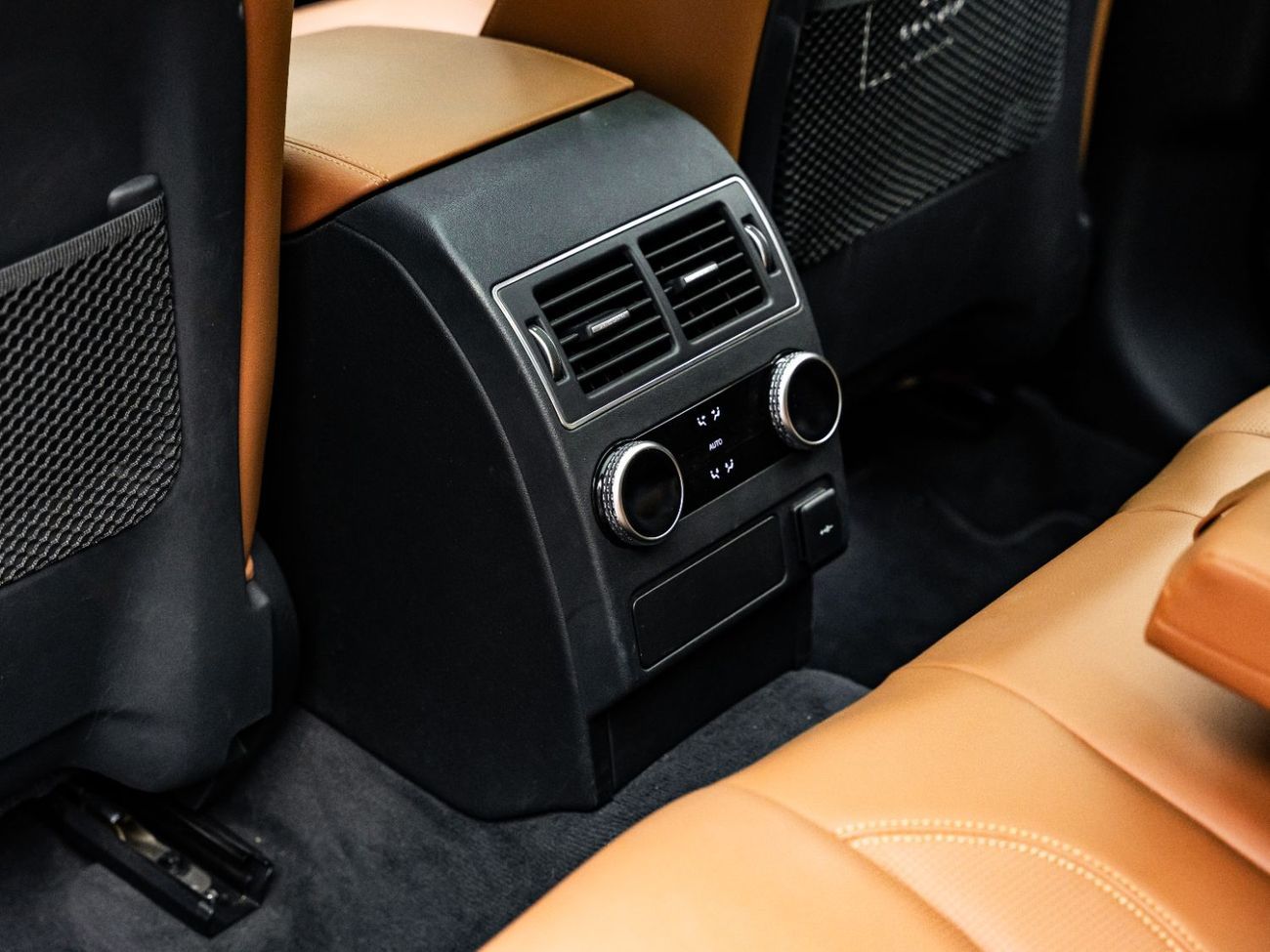 جاكوار F بيس R-Dynamic SE 2.0L