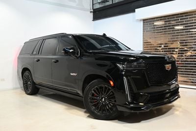 كاديلاك إسكالاد V SERIES كاديلاك إسكاليد V موديل 2023، ضمان كاديلاك وحزمة الخدمة حتى فبراير 2028، سجل خدمة كاديلاك، مجلس التع