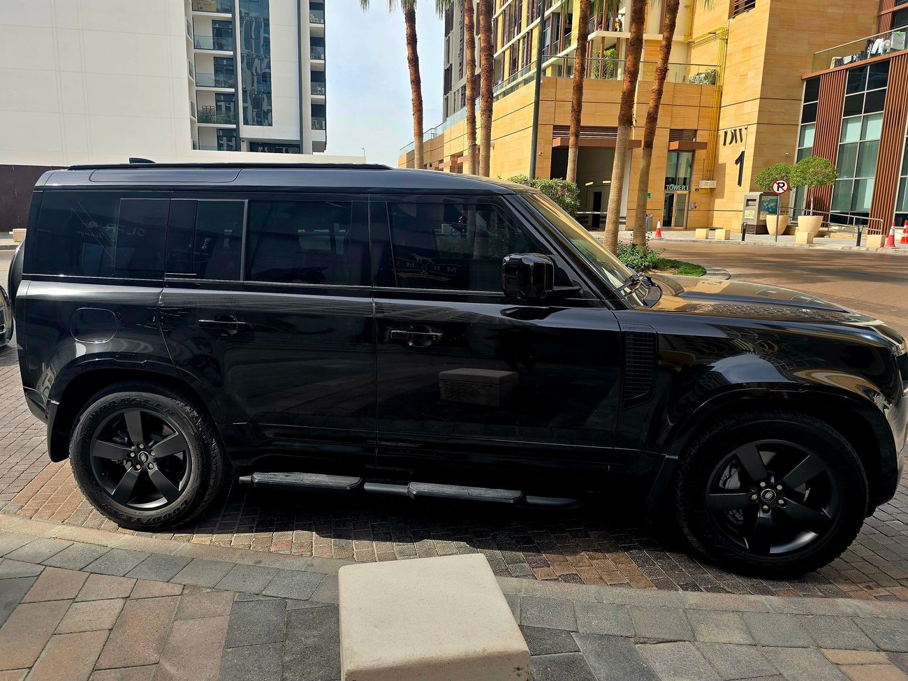 لاند روفر ديفندر P400 110 X-Dynamic HSE 3.0L (5 Seater) - with Warrantv & Service Package