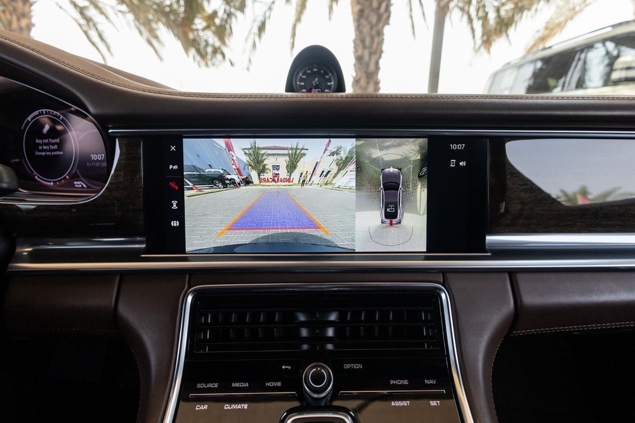 Porsche Panamera Std 3.0L (325 HP)